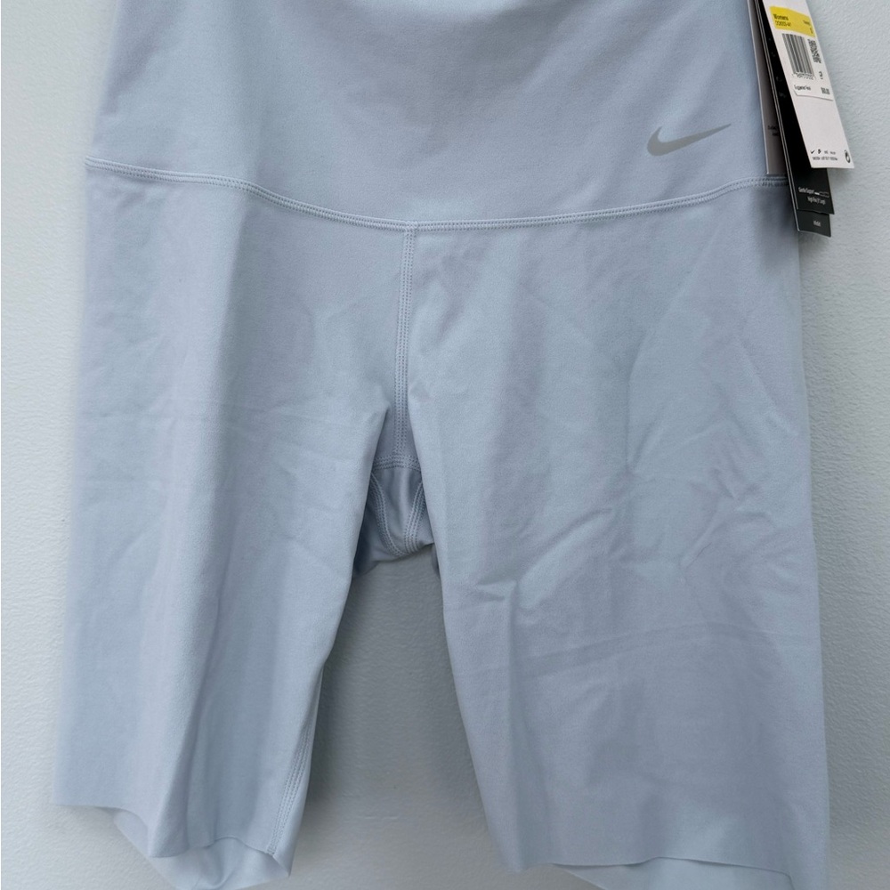 Nike Women's Zenvy Gentle-Support High-Waisted 8" Biker Shorts Small